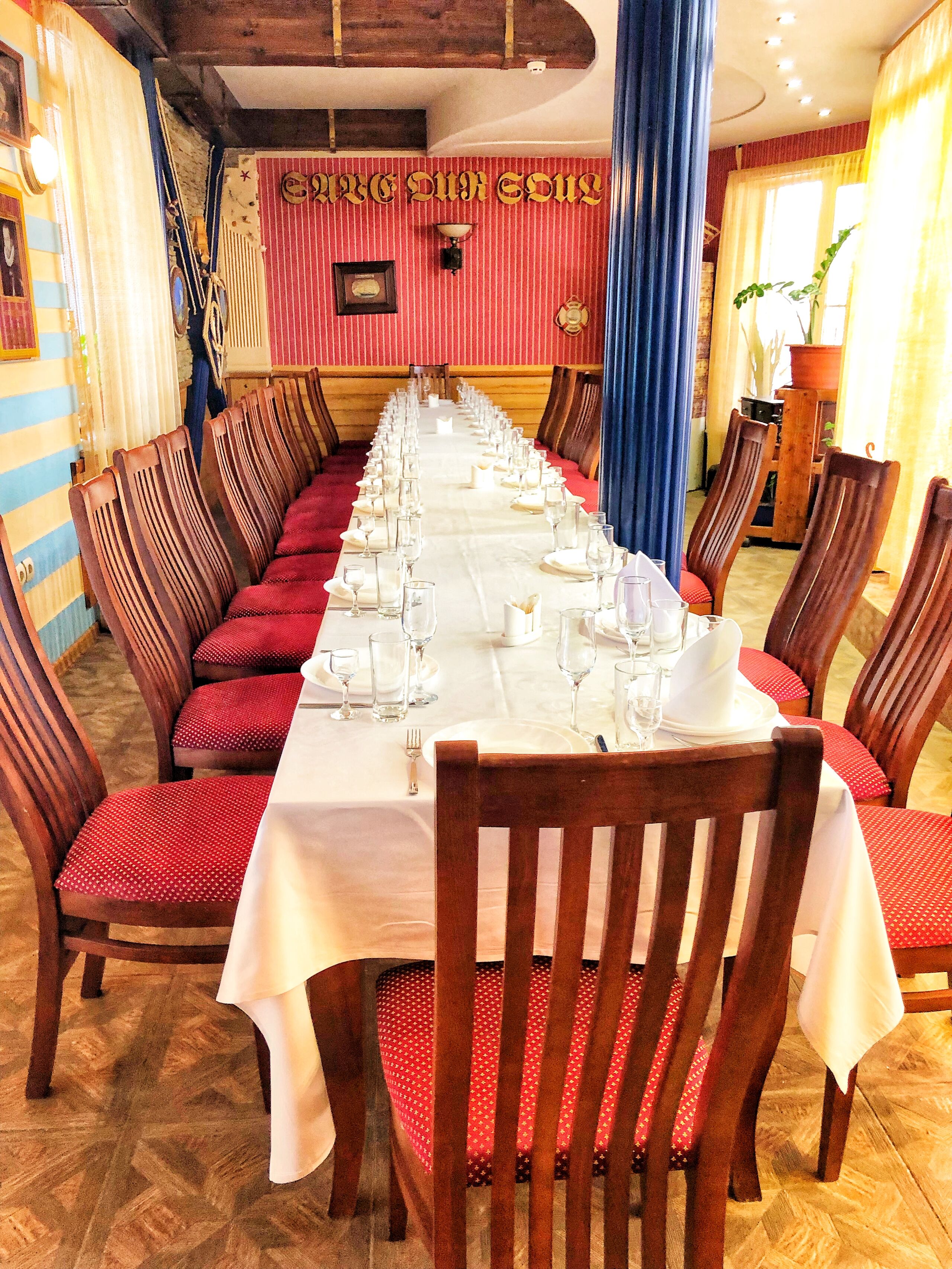 снимок оформления Рестораны Зеленый попугай на 2 и летняя веранда мест Краснодара