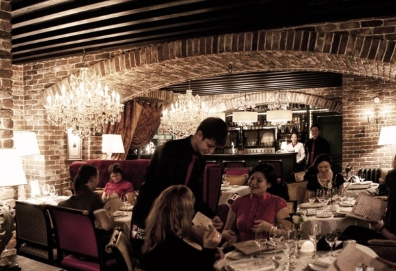 фотоснимок помещения для мероприятия Рестораны Ресторан «Pinot Noir  Пино Нуар»    на 1 зал, 35 мест и летняя площадка - 16 мест номеров Краснодара