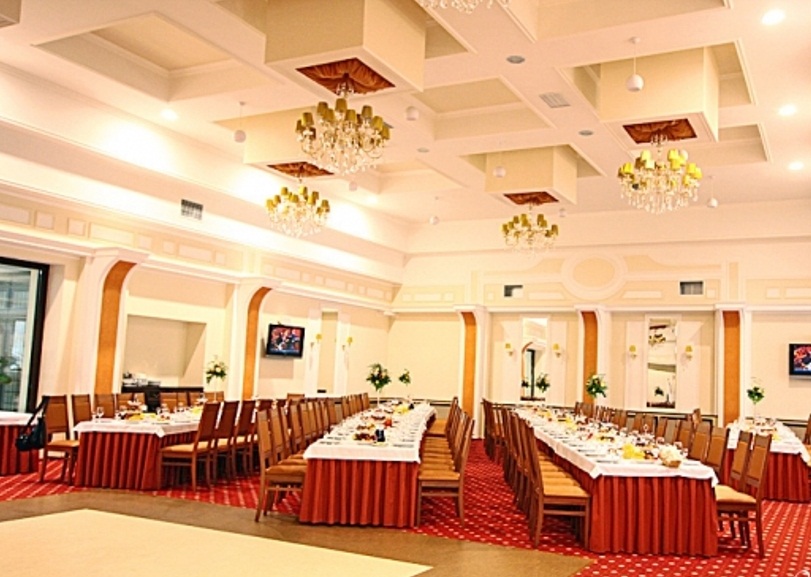 вид зала Рестораны Ресторан "Ривьера"   на 80 номеров Краснодара