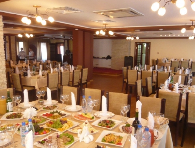 фотка оформления Рестораны Ресторан "Центр"  на 3 мест Краснодара